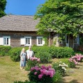 Didžiulių sodyboje – šios šeimos gyvenimo tyrinėtojai Milda Telksnytė ir Vygandas Račkaitis.