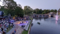 Vakaro koncertas Šventosios pakrantėje.