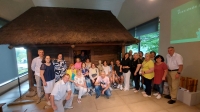 Konferencijos dalyviai prie Antano Baranausko klėtelės.