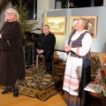 Muziejaus sveikinimo dovana kolegei laureatei.