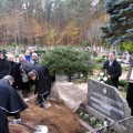 Anykščių senosiose kapinėse supilamas naujas kapas.