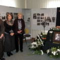 Su velione atsisveikina jos giminės Vytautas Kazokaitis, Rita Ruigytė-Praninskienė ir duktė Alma Jovita Paplauskienė.