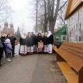 „Valaukio“ moterys gieda A. Baranausko gimtojoje sodybvietėje.