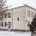 Rumšiškių Antano Baranausko gimnazija su memorialine lenta žymiajam anykštėnui atminti.