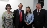 Vertimo sutiktuvių dalyviai: mokytoja Laima Juzėnienė, Ispanijos ambasadorius Lietuvoje Emilis Fernándezas-Castano, studentė Aušrinė Ražanskaitė ir Anykščių meras Kęstutis Tubis.