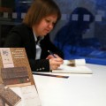 Pirmiesiems knygos skaitytojams popietę primins ir vienos iš autorių dr. Ingos Liepaitės autografai.