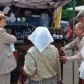 Rašytojas A. Vienuolis su savo personažais švenčiančiame mieste.