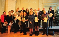 Antanui Verbickui, A. Baranausko ir A. Vienuolio-Žukausko memorialinio muziejaus direktoriui (stovi antras iš dešinės), premija skirta už muziejininkystės darbus. Sauliaus Gruodžio nuotrauka.