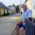 Paskutiniojo B. Pajarsko pasivaikščiojimo po Anykščius 2011-ųjų liepą akimirkos.