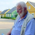 Paskutiniojo B. Pajarsko pasivaikščiojimo po Anykščius 2011-ųjų liepą akimirkos.