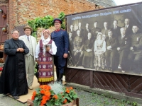 A. Vienuolis ir jo amžininkai istorinėje 1938 m. nuotraukoje ir XXI a. senamiestyje.