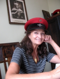 Aktorė Janina Matikonytė, legendinio plėšiko Tado Blindos ekranizuotos istorijos herojė, sako, kad jaunystėje mielai būtų suvaidinusi ir vesterne su traukinio apiplėšimu. Mano nuotrauka.