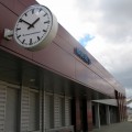 Naujoji stotis ir tylų laiką skaičiuojantis laikrodis. Mano nuotrauka.