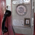 Štai šis, atrodytų, nesenas, tačiau šių laikų žmogui toks egzotiškas ir nematytas praėjusio amžiaus aštuntojo dešimtmečio telefono automatas. Mano nuotrauka.