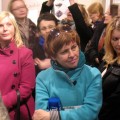 Tarp besidominčių naująja ekspozicija – ir LRT žurnalistė Zina Paškevičienė. Mano nuotrauka.