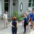 Pirmoji diena: JAV lietuvių jaunimas prie A. Baranausko klėtelės.