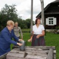Prezidentės D. Grybauskaitės viešnagės Jono Biliūno sodyboje-muziejuje akimirkos. T. Kontrimavičiaus nuotrauka.