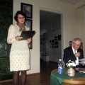 Muziejininkė Asta Ražanskienė skaito A. Vienuolio kelionės po Vokietiją įspūdžius.