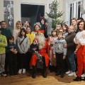 Šventė ukrainiečių vaikams prie eglutės A. Vienuolio namuose.
