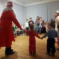 Šventė ukrainiečių vaikams prie eglutės A. Vienuolio namuose.