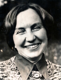 Teresė Mikeliūnaitė.