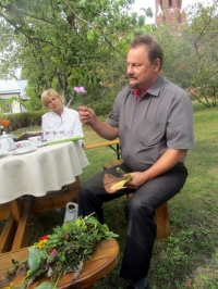 Rašytojos sode su anykštėnais bendravo gamtininkas S. Obelevičius.