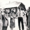 "Agronomų seklyčios" dalyviai Jono Biliūno gimtinėje Niūronyse 1989 m.