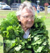 Antanas Puodžiukas, ąžuolo lapais vainikuotas Niūronyse 2013 m. birželį.