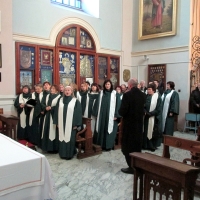 Anykščių choras „Salve Cantus“ gieda Seinų katedros koplyčioje prie A. Baranausko kapo.