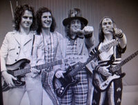 Britų grupė „Slade“ pasirengusi trinktelėti trankaus roko...