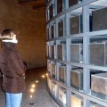 Tuskulėnų koplyčios-kolumbariumo kriptų galerijoje.