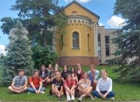 Po Anykščių klajojusi ir viešai užrašytų reikšmingų žodžių ieškojusi Vasaros akademijos kompanija stabtelėjo prie Anykščių koplyčios.