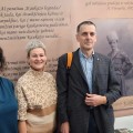 Stendo svečiai – Anykščių bibliotekininkės Ramunė Bražiūnienė ir Ligita Matulienė bei kraštotyrininkas Gediminas Grina.