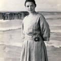 Jaunoji poetė Bronė Buivydaitė apie 1923 m. Palangoje.