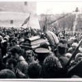 1991 m. sausio 16-oji. Žuvusių laisvės gynėjų laidotuvės Vilniuje. Nuotrauka iš VŽM fondų.
