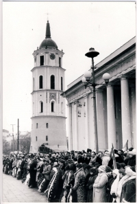 1991 m. sausio 16-oji. Žuvusių laisvės gynėjų laidotuvės Vilniuje. Nuotrauka iš VŽM fondų.
