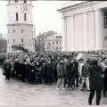 1991 m. sausio 16-oji. Žuvusių laisvės gynėjų laidotuvės Vilniuje. Nuotrauka iš VŽM fondų.