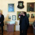 Vyskupų salėje eksponuojami dviejų anykštėnų, tarnavusių Seinų vyskupais, portretai: centre didelis – Antano Baranausko, po juo mažesnis – Antano Karoso.