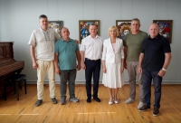 Zarasiškiai iš jų svečiai iš Ukrainos pirmosios parodos atidaryme.