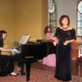 Teatrinės impresijos koplyčioje: B. Vingraitė, V. Kochanskytė ir R. Preikšaitė.