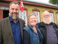 Skandinaviška grupelė – švedę pagarbiai apsupę barzdočiai iš Norvegijos. Mano nuotrauka.