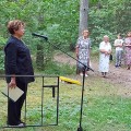 Prie Holokausto aukų kapų. Kalba Lietuvos žydų bendruomenės pirmininkė Faina Kukliansky.