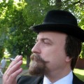Kvapnia cigarete gaivinasi pats prezidentas Smetona. Mano nuotrauka.