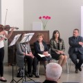 Biblioteką aplankiusiems svečiams koncertavo smuiko mokytoja Violeta Bugenienė ir jaunoji smuikininkė Greta Bučinskaitė.