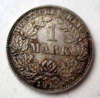 Sidabrinė tikrų tikriausia vienos markės moneta iš 1915-ųjų metų. Mano nuotrauka.