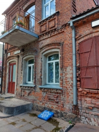 Mėlynojo kelio stotelė prie buvusios Š. Rapoporto krautuvės.
