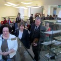 Parodą Anykščių rajono vadovams pristato VUB generalinė direktorė I. Krivienė ir VUB Rankraščių skyriaus vedėja dr. I. Liepaitė.