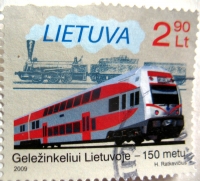 Ant Lietuvos geležinkelių 150 metų jubiliejui skirto pašto ženklo pavaizduotas čekiškas elektrotraukinys „Škoda-575“. 