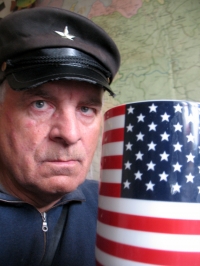 Keliu bokalą litrinį už Ameriką. Mano „selfis“.