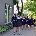 A. Baranausko vidurinės mokyklos XXXIII laidos abiturientai renkasi į Paskutinį skambutį prie A. Baranausko klėtelės.